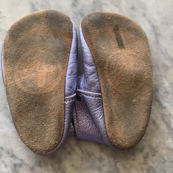 Mon Petit Lavender Metallic, size 5 shoes, all leather with snap closer - Picture 2 of 4